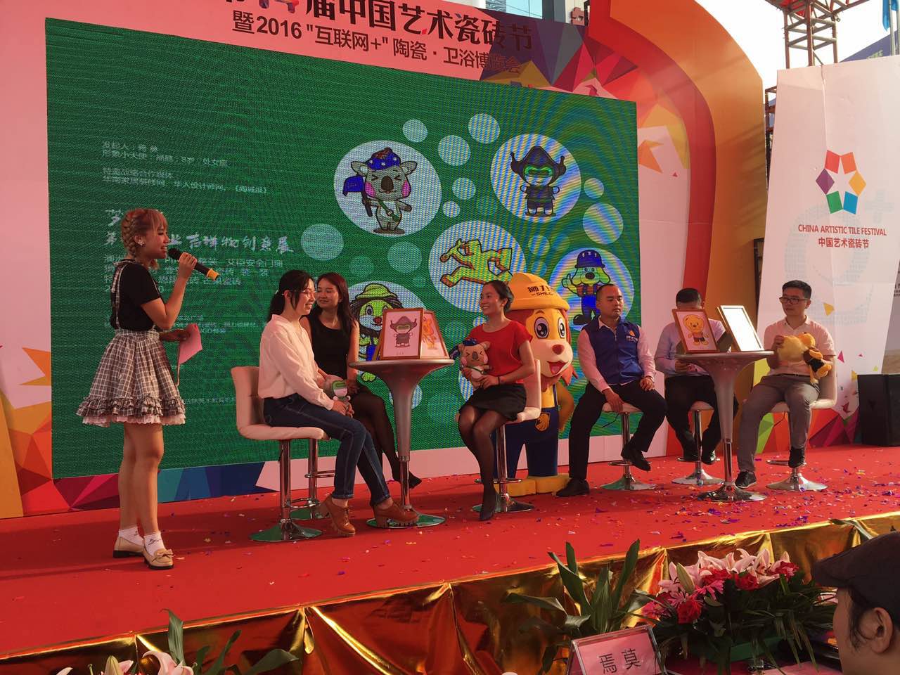 �������������_Մ���x   �ڶ��ü�����չ��չƷ��СՓ���M(j��n)����