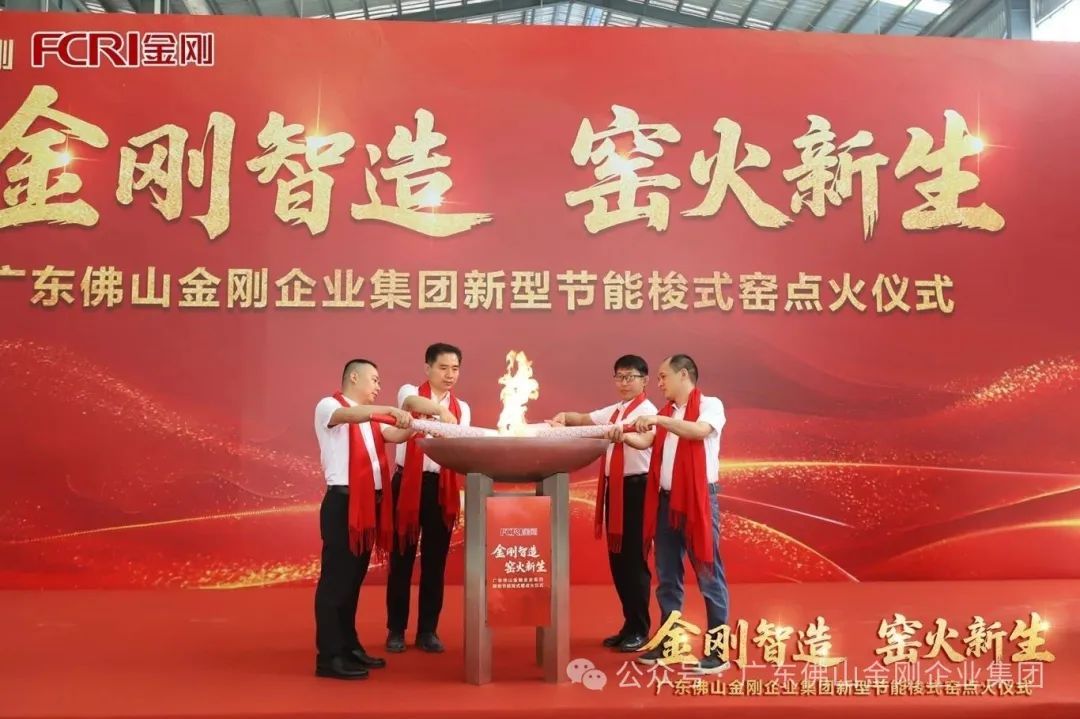 �����ܻ����Gɫ���D���������������F�����²��ϻ����c��Ͷ�a